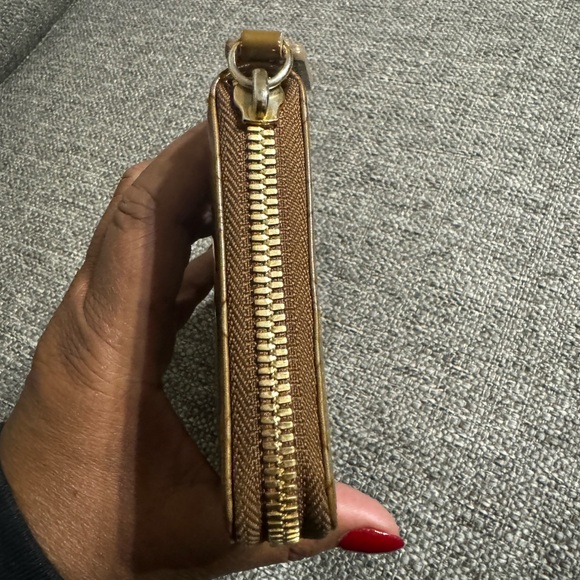 EUC AUTHENTIC BROWN PATENT LEATHER ZIP AROUND WALLET - Picture 5 of 13